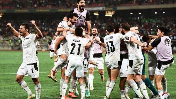نجوم الفن يشاركون جمهورهم الاحتفال بفوز المنتخب المصري  على كوت ديفوار