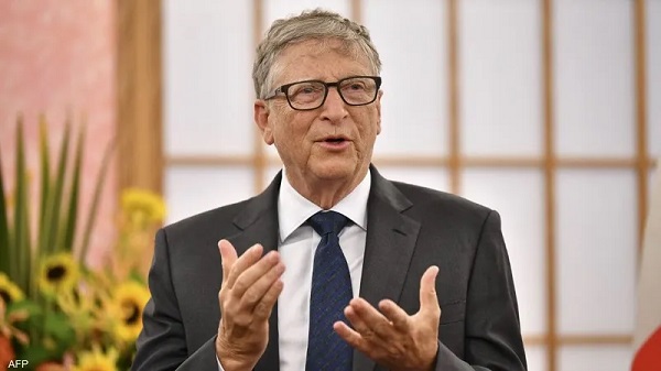 أشار جيتس إلى أن الأنظمة الذكية يمكن استخدامها كمساعدين في عملية التعليم